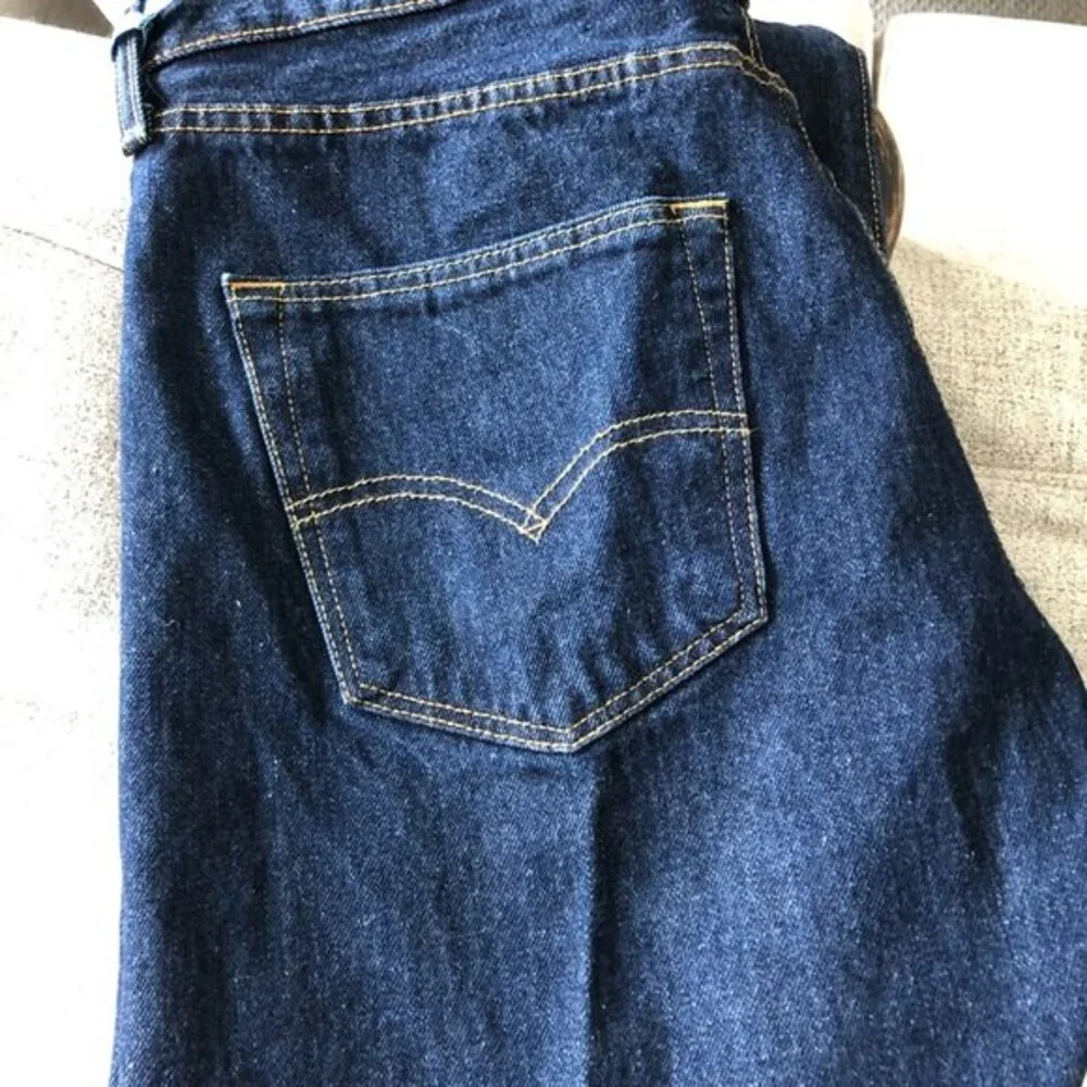 Levi’s straight leg button fly jeans size W33 L32